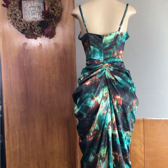 Prettylittlething green dress - Picture 3 of 5